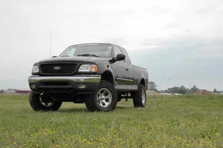 Rough Country 5 Inch Lift Kit | Ford F-150 4WD (1997-2003) by Rough Country