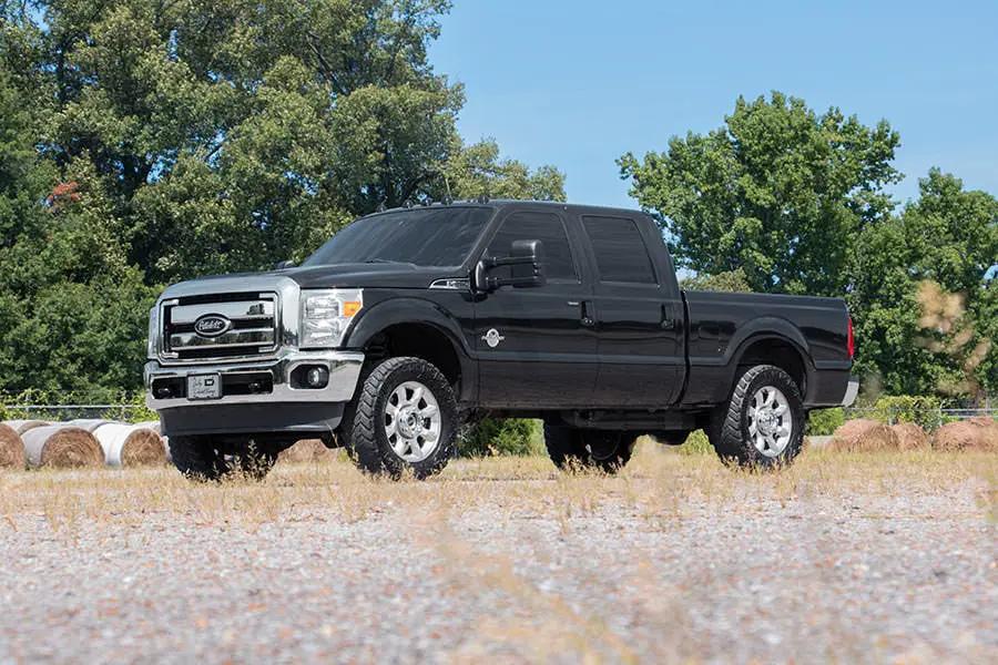 Rough Country 2 Inch Leveling Kit | Ford F-250/F-350 Super Duty 4WD (2005-2023) by Rough Country
