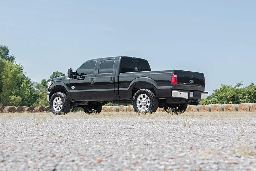Rough Country 2 Inch Leveling Kit | Ford F-250/F-350 Super Duty 4WD (2005-2023) by Rough Country