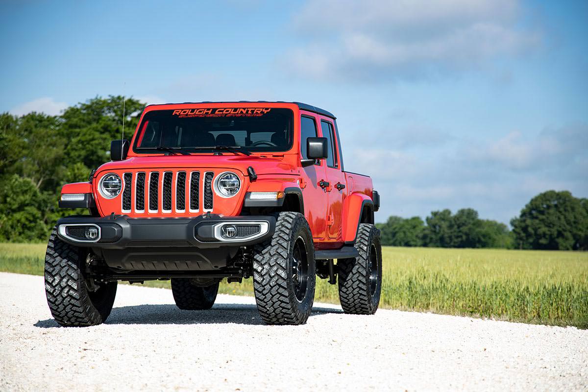 Rough Country 3.5 Inch Lift Kit | Spacers | V2 | Jeep Gladiator JT 4WD (2020-2023)