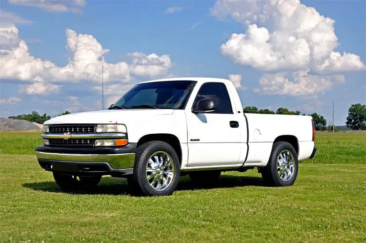 Rough Country 1.5 Inch Leveling Kit | Chevy Silverado & GMC Sierra 1500 2WD (1999-2006 & Classic) by Rough Country