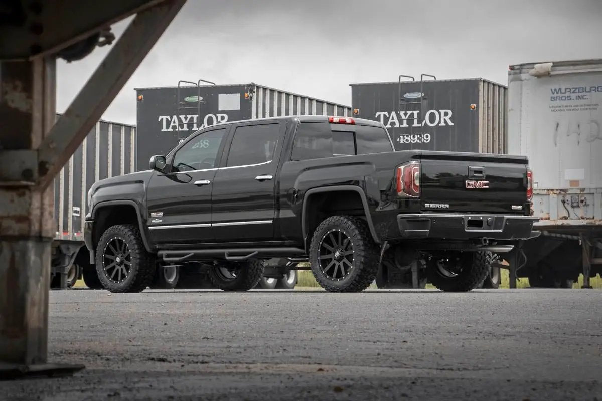 Rough Country 3.5 Inch Lift Kit | UCA | N3 Struts | Chevy/GMC 1500 (07-13) by Rough Country