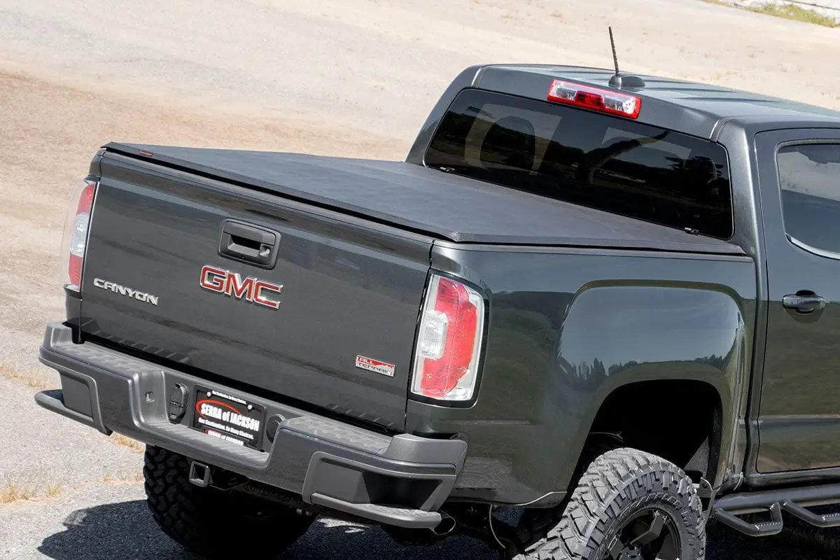 Rough Country Soft Tri-Fold Bed Cover | 5' Bed | Chevy/GMC Canyon/Colorado 2WD/4WD (15-22) by Rough Country