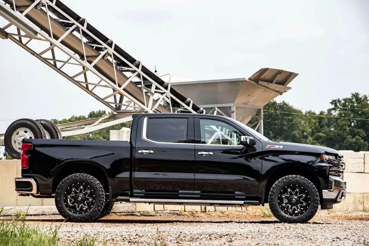 Rough Country N3 Leveling Struts | 2 Inch | Loaded Strut | Chevy/GMC SUV 1500 4WD (21-26) by Rough Country