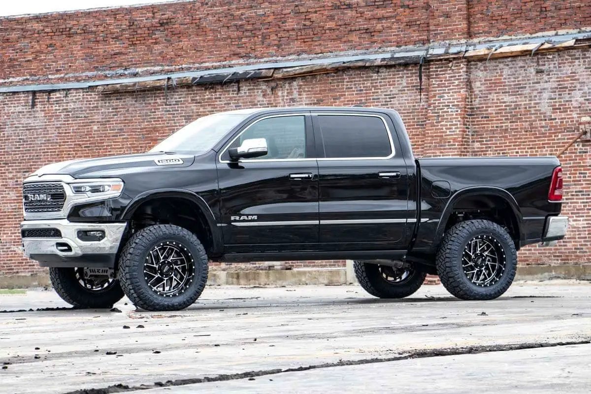 Rough Country 5 Inch Lift Kit | 22XL | Air Ride | Ram 1500 4WD (2019-2024) by Rough Country
