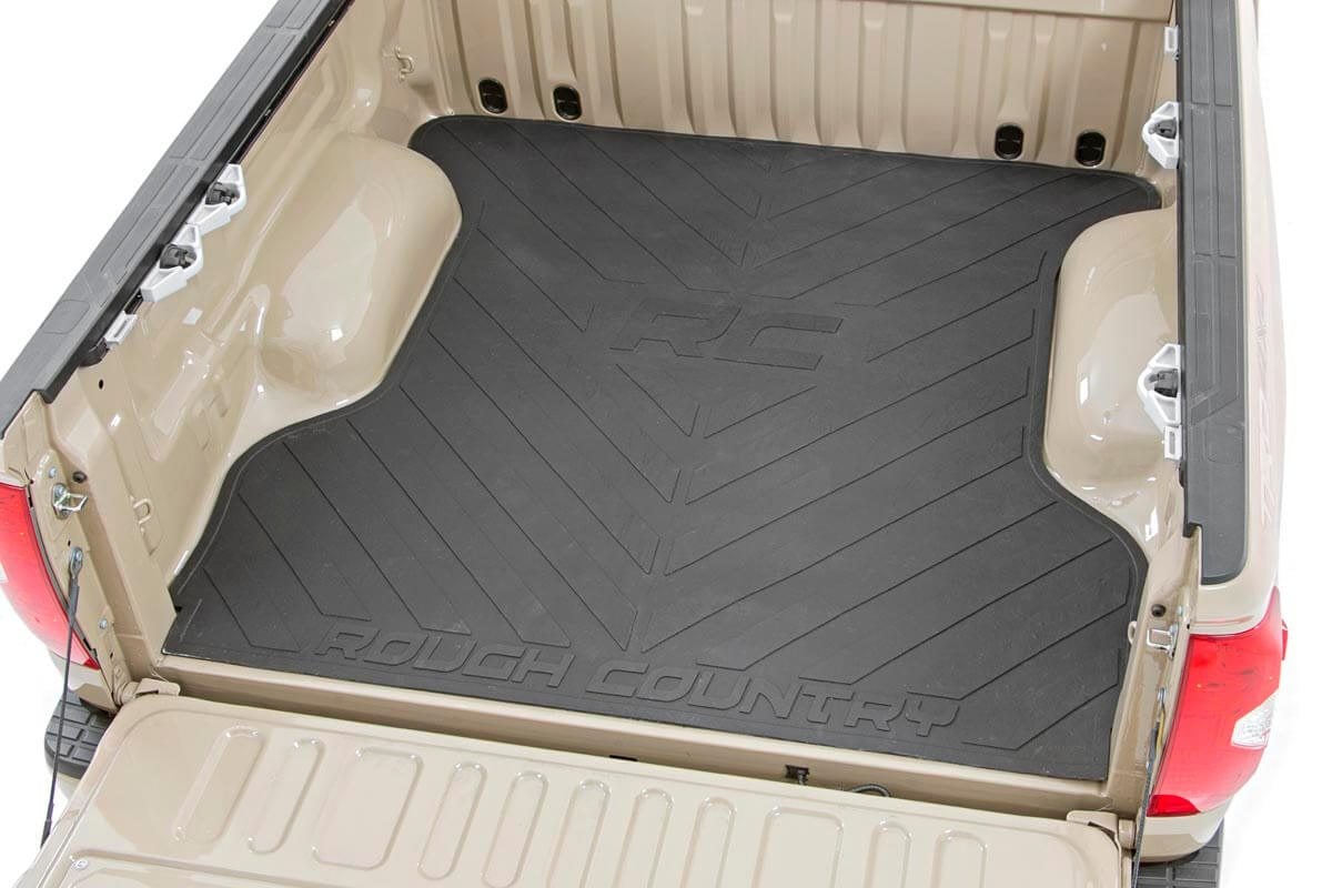 Alfombrilla para cama | Cama de 5'7" | Logotipo RC | Toyota Tundra 2WD/4WD (2007-2021)