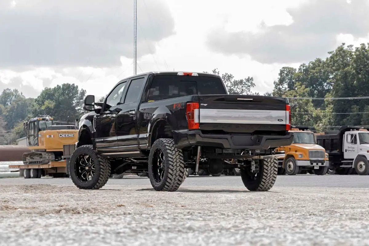 Rough Country 6 Inch Lift Kit | R/A | OVLDS | M1 | Ford F-250/F-350 Super Duty 4WD (17-22) by Rough Country