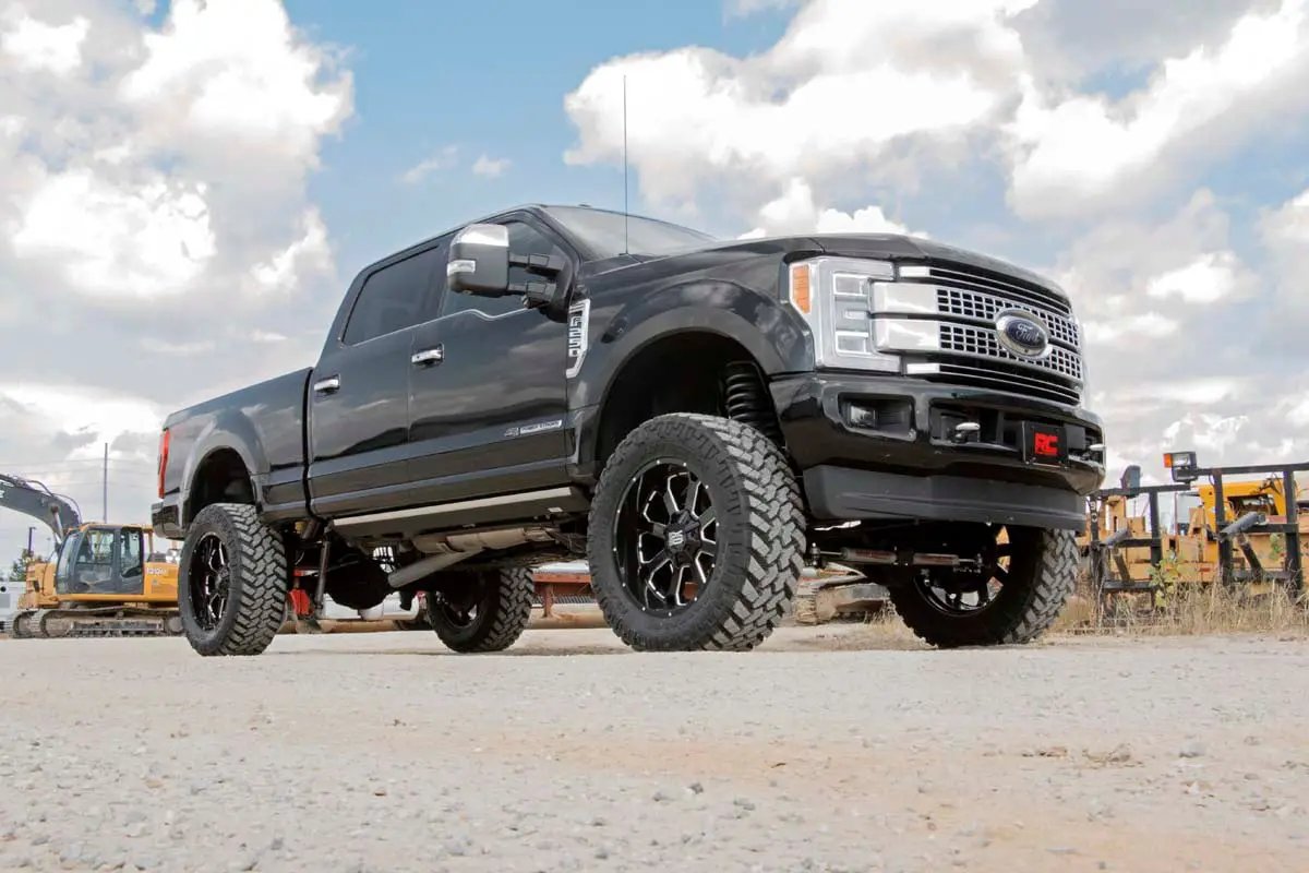 Rough Country 6 Inch Lift Kit | R/A | OVLDS | Ford F-250/F-350 Super Duty 4WD (2017-2022) by Rough Country