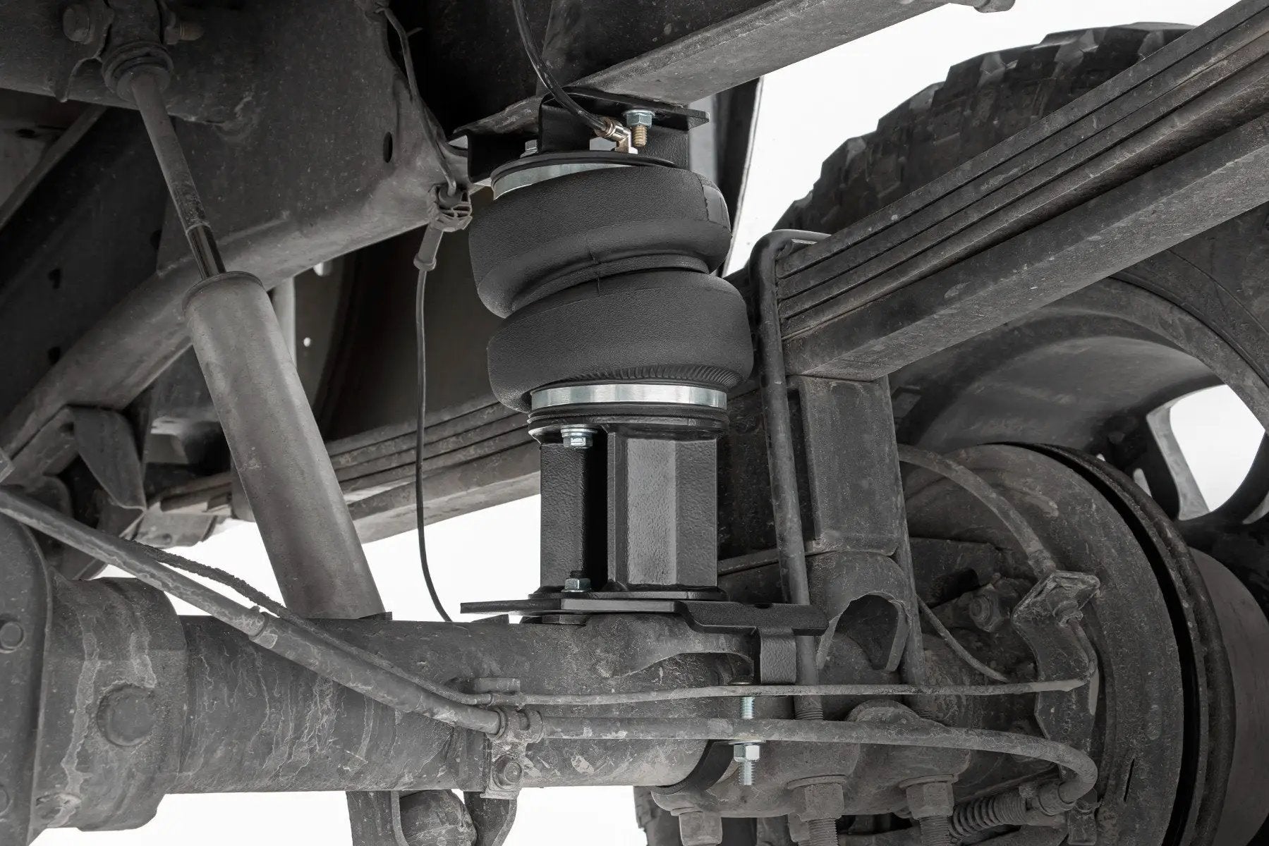 Rough Country Air Spring Kit | 0-6" Lift | Chevy/GMC 2500HD (01-10) by Rough Country