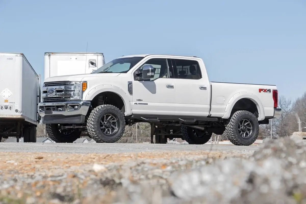 Rough Country 4.5 Inch Lift Kit | FR D/S | M1 | Ford F-250/F-350 Super Duty 4WD (2017-2022) by Rough Country