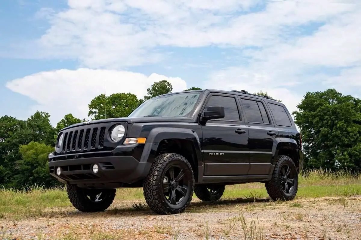 Rough Country 2 Inch Lift Kit | N3 Front Struts | Jeep Compass (07-16)/Patriot (10-17) by Rough Country