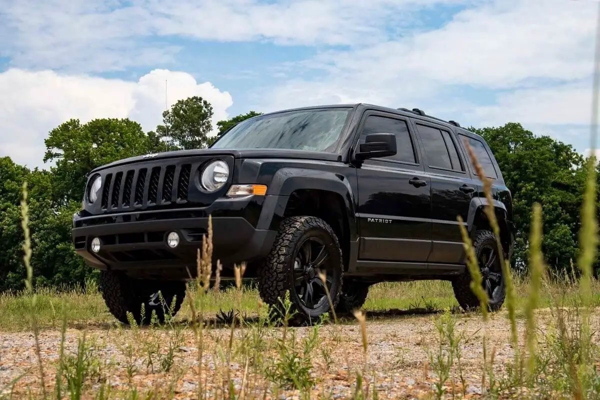 Rough Country 2 Inch Lift Kit | N3 Front Struts | Jeep Compass (07-16)/Patriot (10-17) by Rough Country