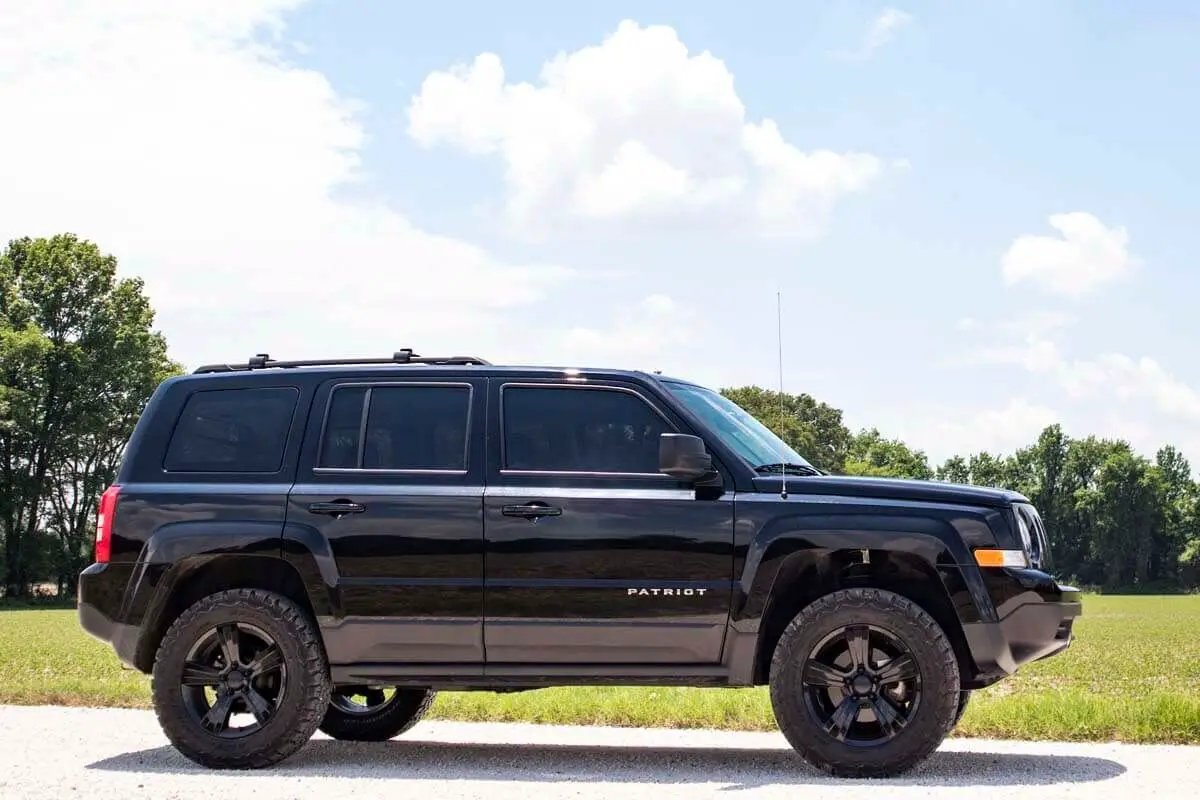 Rough Country 2 Inch Lift Kit | N3 Front Struts | Jeep Compass (07-16)/Patriot (10-17) by Rough Country