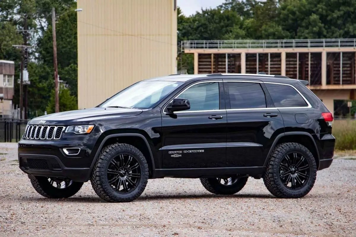 Rough Country 2.5 Inch Lift Kit | N3 Struts | Jeep Grand Cherokee 4WD (2016-2022) by Rough Country