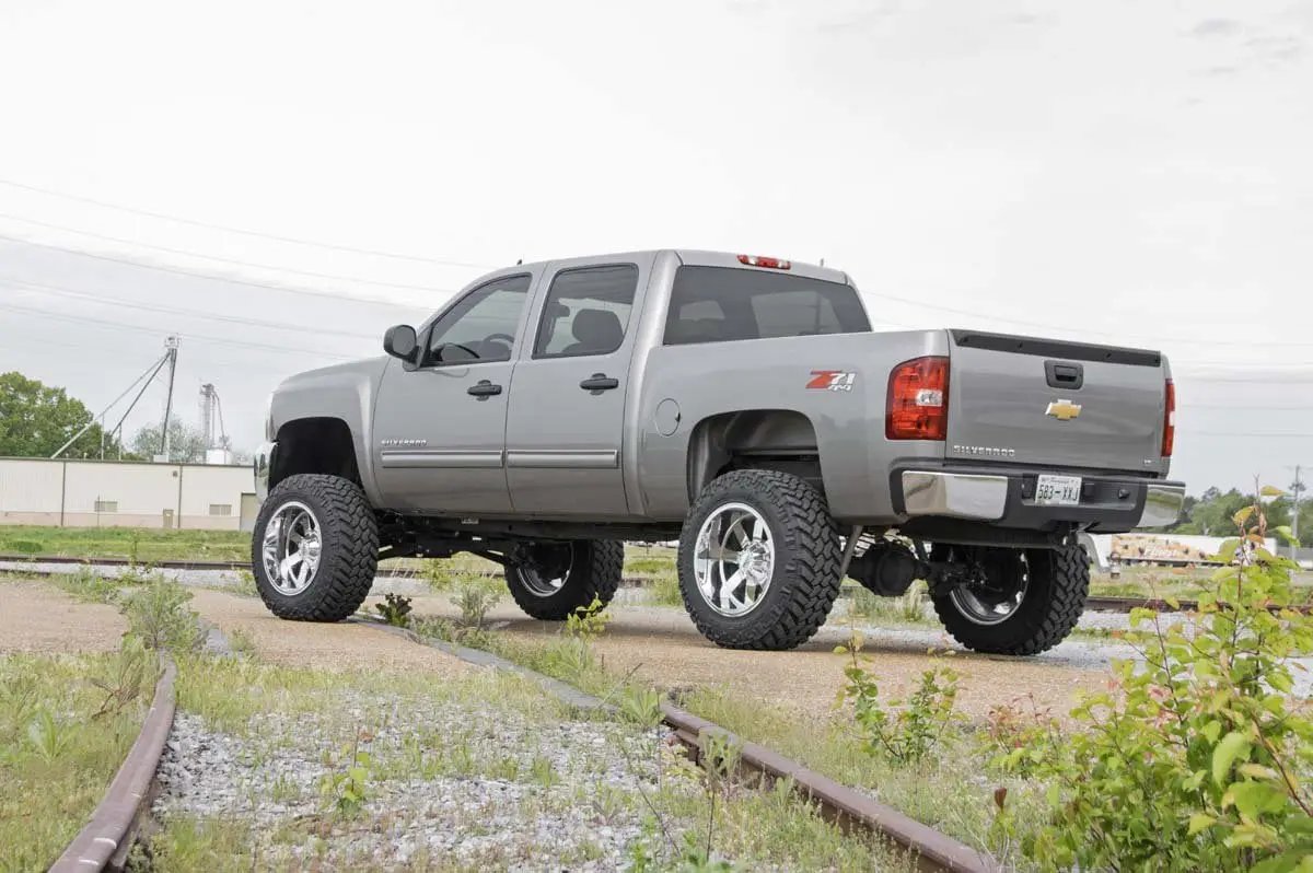 Rough Country 7.5 Inch Lift Kit | M1 Struts/M1 | Chevy/GMC 1500 (07-13) by Rough Country