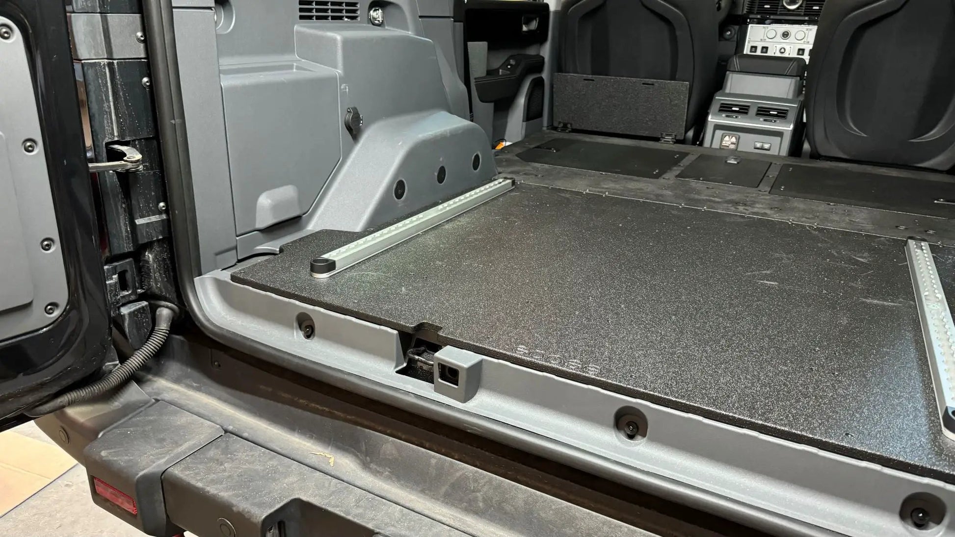 Ineos - Grenadier - 2024-Present - 1st Gen - Explore Series - Rear Plate System by Goose Gear