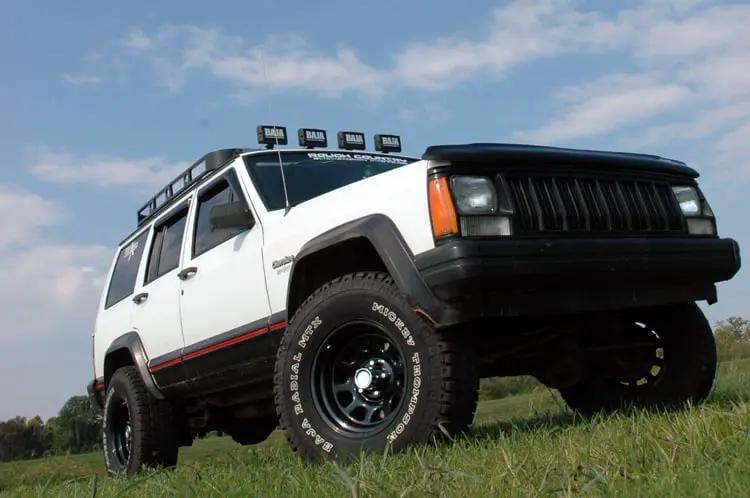 Rough Country 3 Inch Lift Kit | Rear AAL | Jeep Cherokee XJ 2WD/4WD (1984-2001) by Rough Country