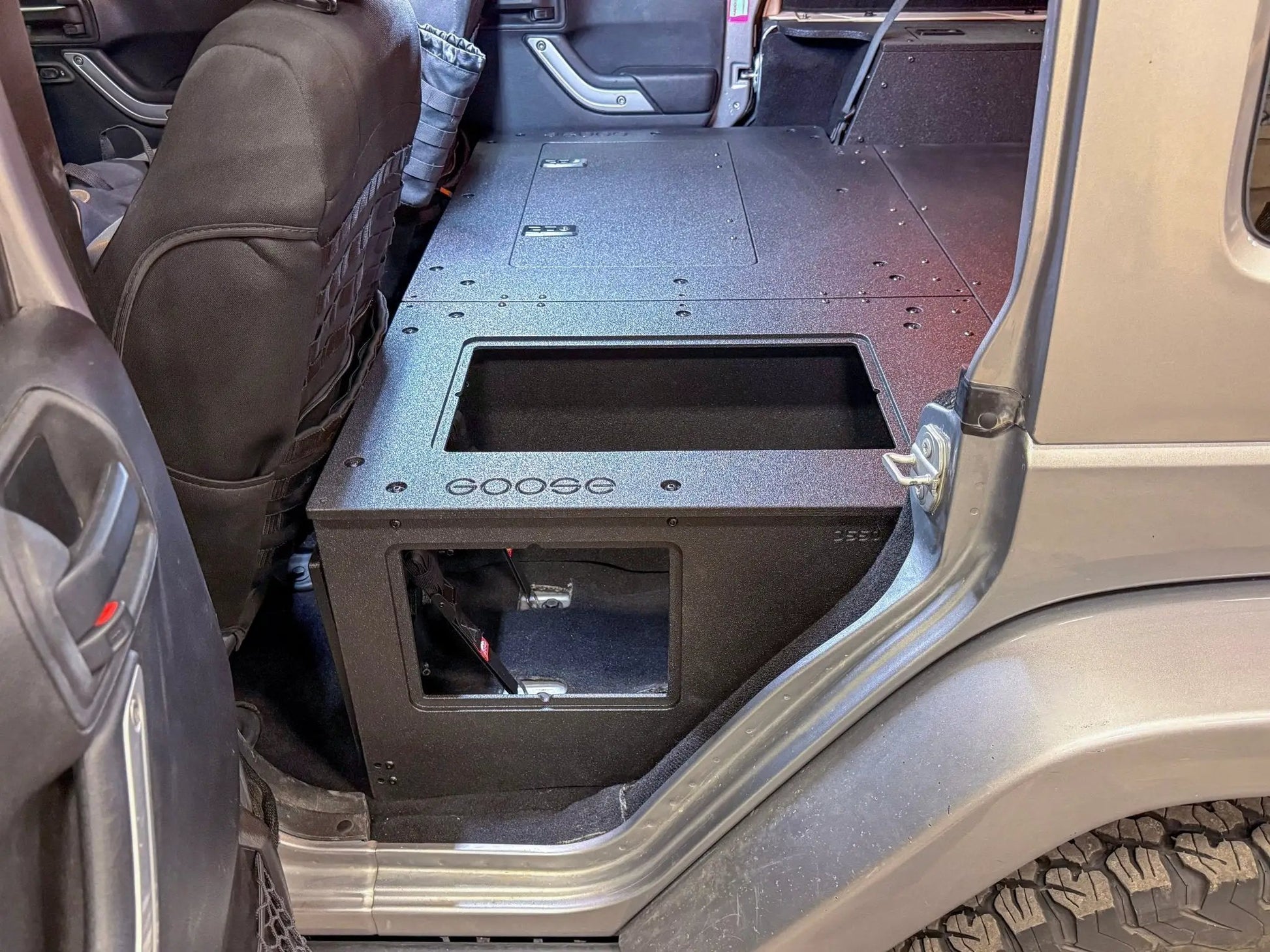 Jeep - Wrangler - 2007-2018 - JKU - 4 Door - Explore Series - Second Row Seat Delete Plate System - Second Row - Module Based - 8" Module by Goose Gear