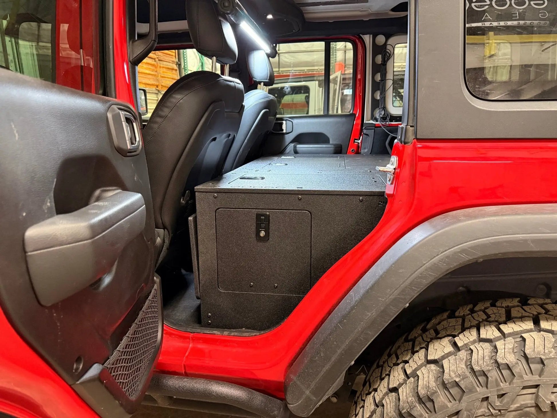 Jeep - Wrangler - 2024-Present - JLU - 4 Door - Explore Series - Seat Delete Plate System - Second Row - Module Based - 10" Module by Goose Gear