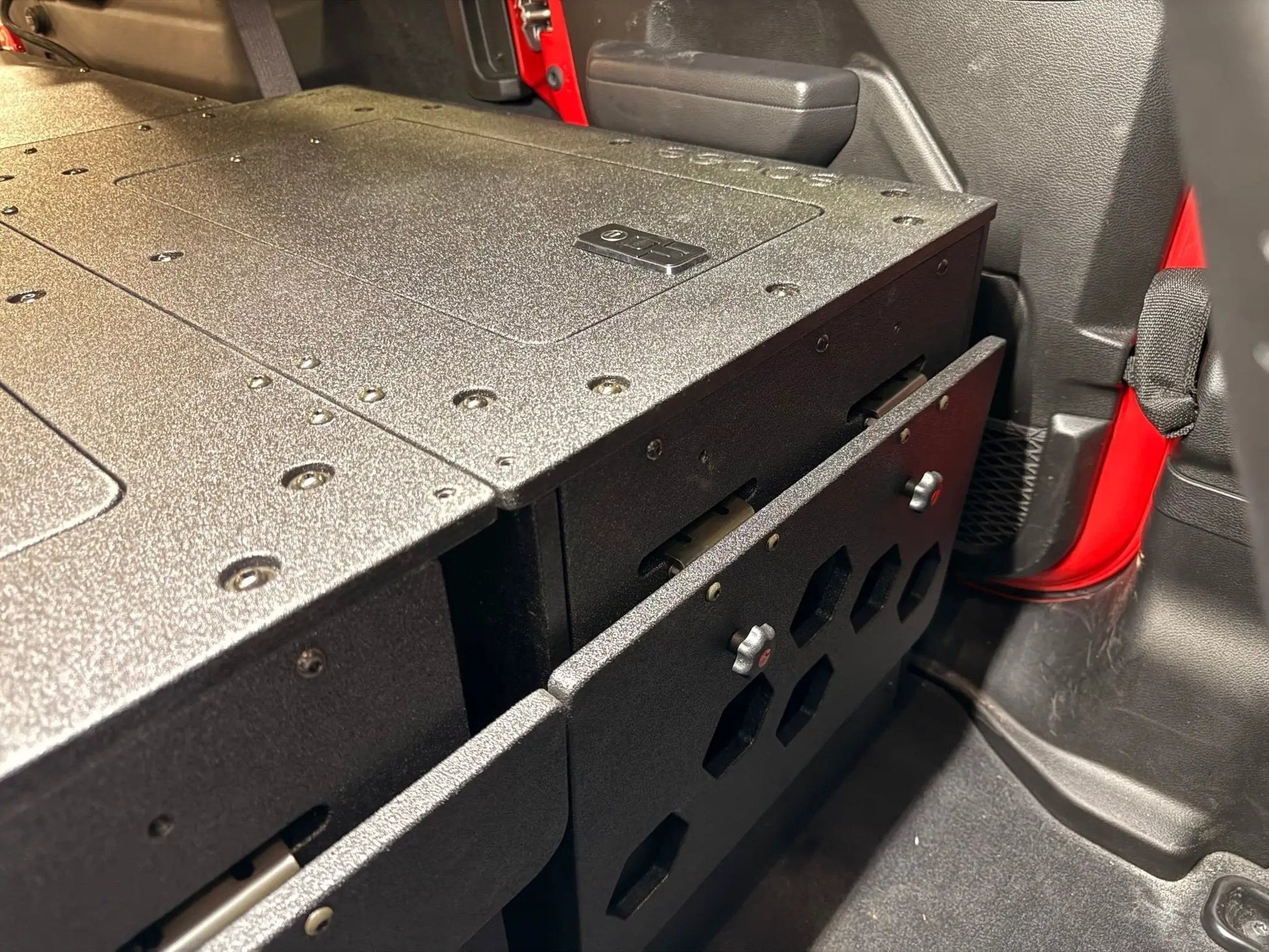 Jeep - Wrangler - 2024-Present - JLU - 4 Door - Explore Series - Seat Delete Plate System - Second Row - Module Based - 10" Module by Goose Gear
