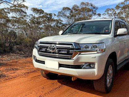 TRIPLE-R-LIGHTS Toyota Land Cruiser 200 Series Grille Kit with LR-750 Beacon