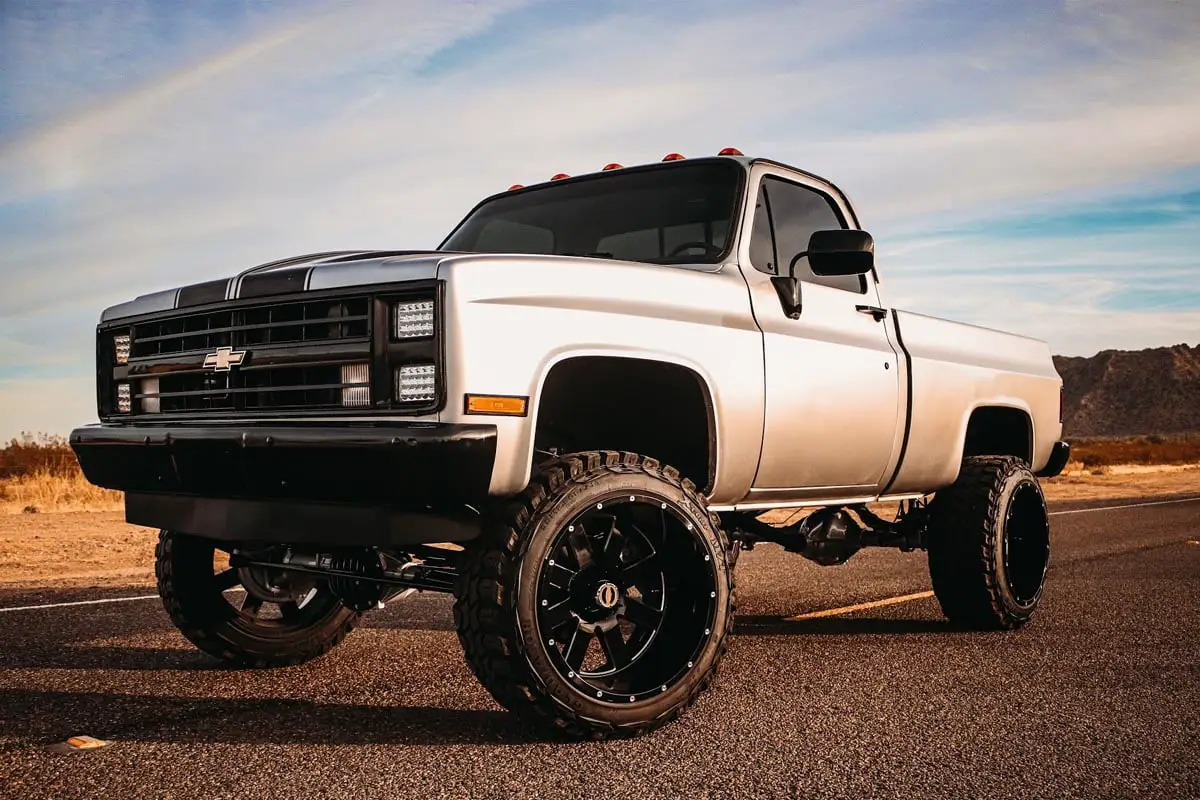 Rough Country 6 Inch Lift Kit | 52" RR Springs | Chevy/GMC C10/K10 Truck & SUV/K5 Blazer (77-91) by Rough Country