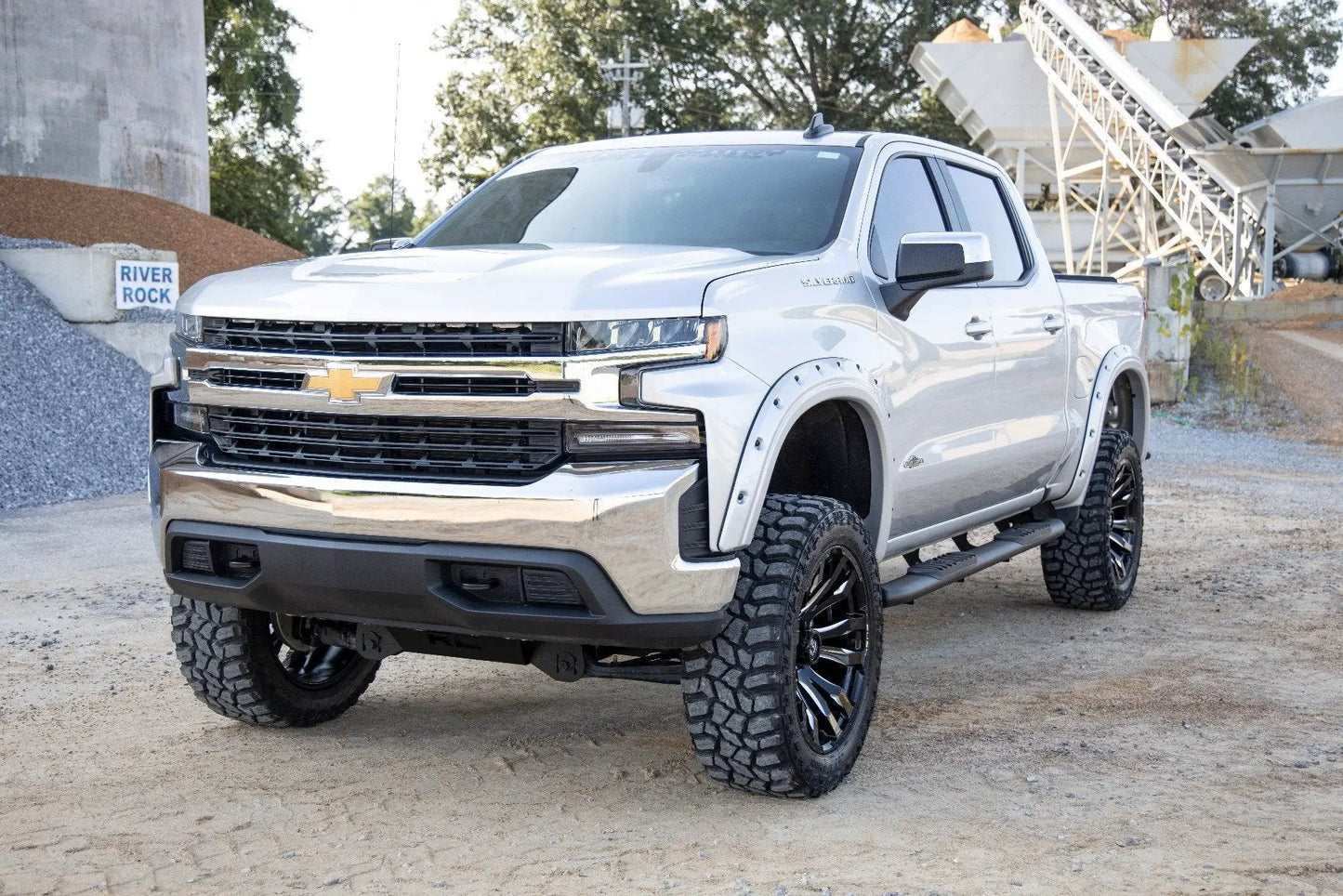 Rough Country Oval Nerf Step | Crew Cab | Chevy/GMC 1500/2500HD/3500HD (19-26) by Rough Country