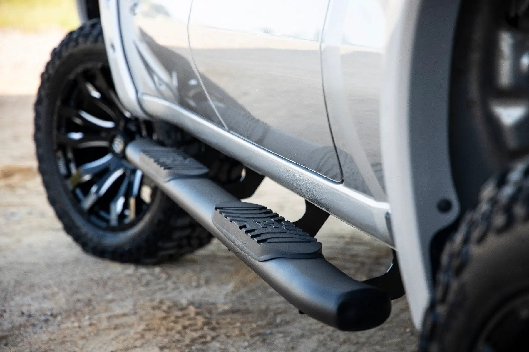 Rough Country Oval Nerf Step | Crew Cab | Chevy/GMC 1500/2500HD/3500HD (19-26) by Rough Country