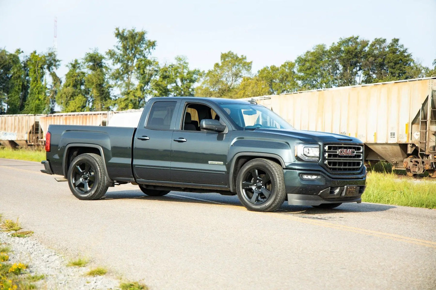 Rough Country 2 Inch Lowering Kit | 4 Inch Rear Lowering | Alum/Stamped Knuckle | Chevy/GMC 1500 (14-18) by Rough Country