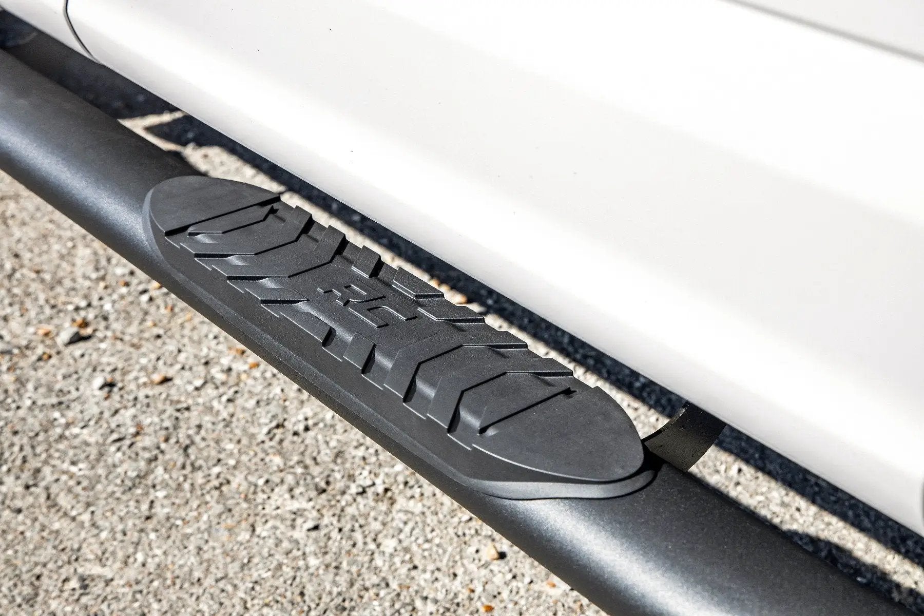 Rough Country Oval Nerf Step | Crew Cab | Black | Ford F-150/Lightning/F-250/F-350/Raptor (15-26) by Rough Country