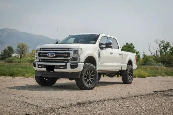ReadyLift                                                    4" COILOVER SUSPENSION SYSTEM WITH FALCON MAX3.3 SHOCKS AND RADIUS ARMS - 2017-2022 FORD SUPER DUTY F250/F350 4WD