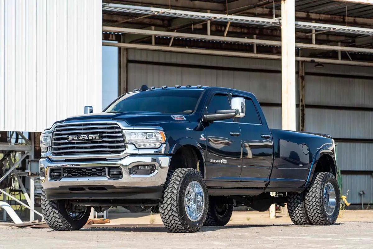 Rough Country 5 Inch Lift Kit | DRW | OE Rear Air | Ram 3500 4WD (2020-2024) by Rough Country
