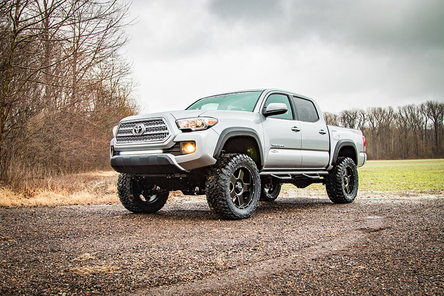 Rough Country 4 Inch Lift Kit | N3 Struts | Toyota Tacoma 2WD/4WD (2016-2023)