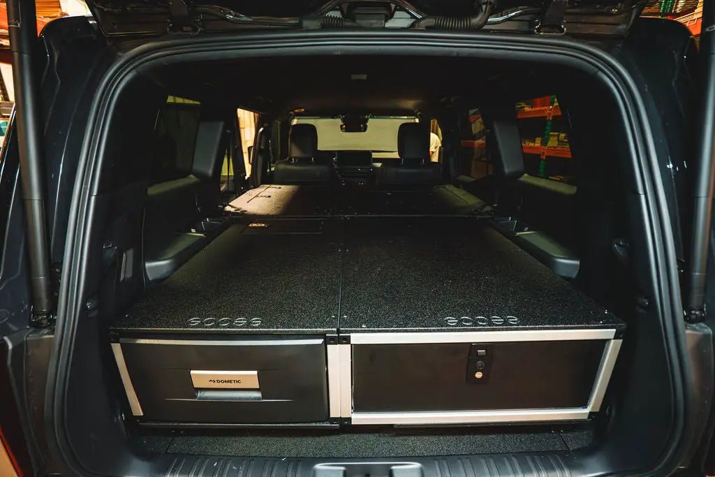 TOYOTA - LAND CRUISER - 2024-PRESENT - LC250 - EXPLORE SERIES - STEALTH SLEEP & CHEF PACKAGE by Goose Gear