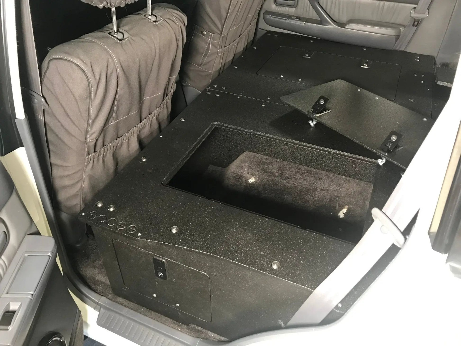 Ultimate Chef and Sleeping Package for Toyota Land Cruiser 1991-1997 80 Series by Goose Gear